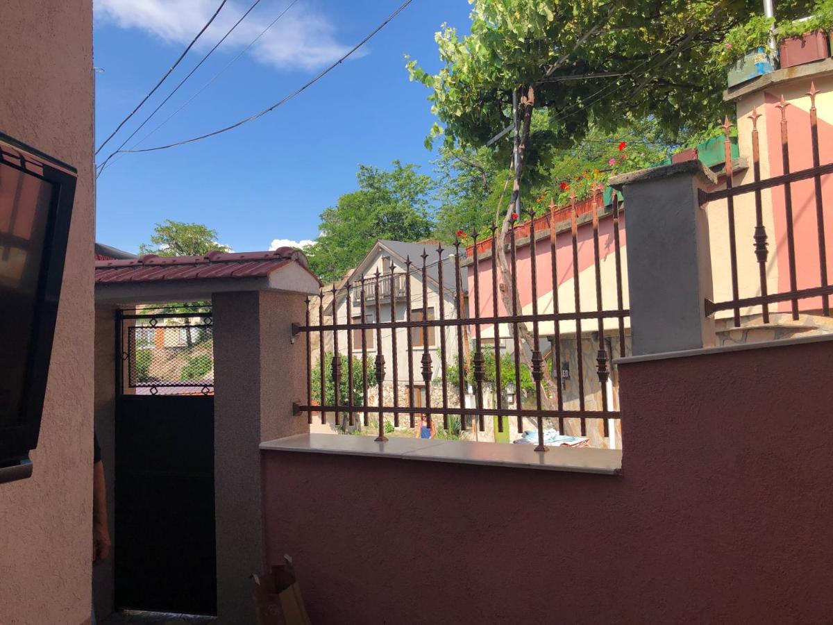 Нouse With Cute Little Yard Apartment Plovdiv Bagian luar foto