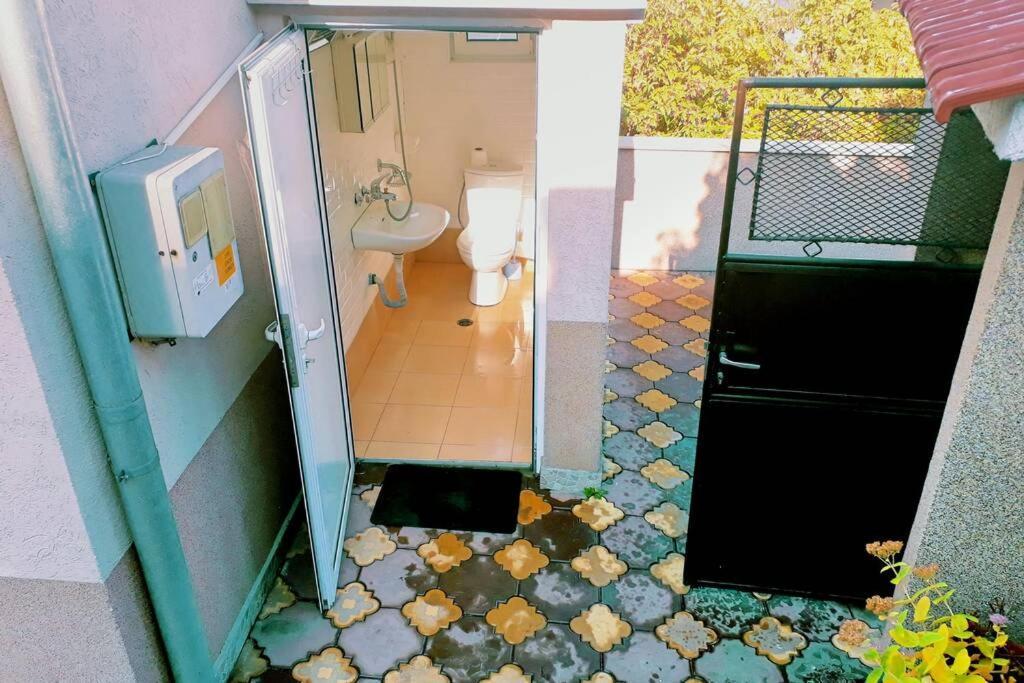 Нouse With Cute Little Yard Apartment Plovdiv Bagian luar foto