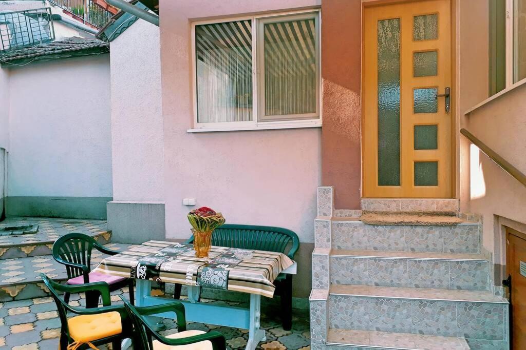Нouse With Cute Little Yard Apartment Plovdiv Bagian luar foto