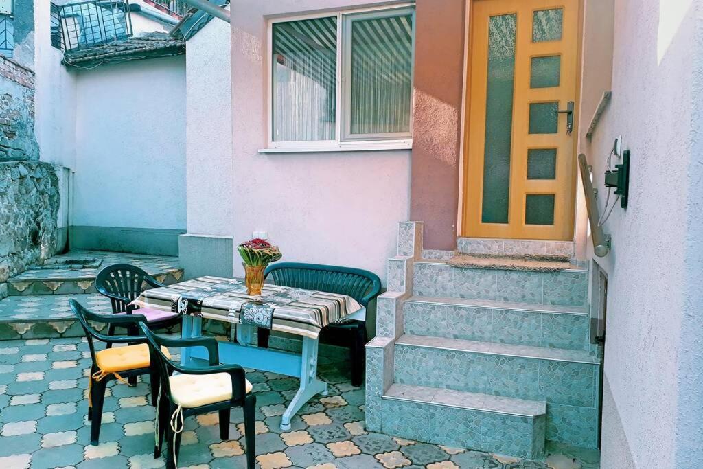 Нouse With Cute Little Yard Apartment Plovdiv Bagian luar foto