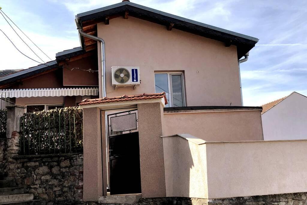 Нouse With Cute Little Yard Apartment Plovdiv Bagian luar foto
