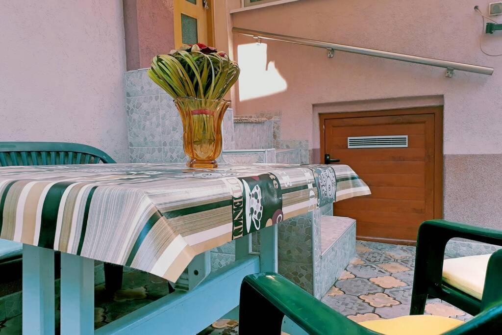 Нouse With Cute Little Yard Apartment Plovdiv Bagian luar foto